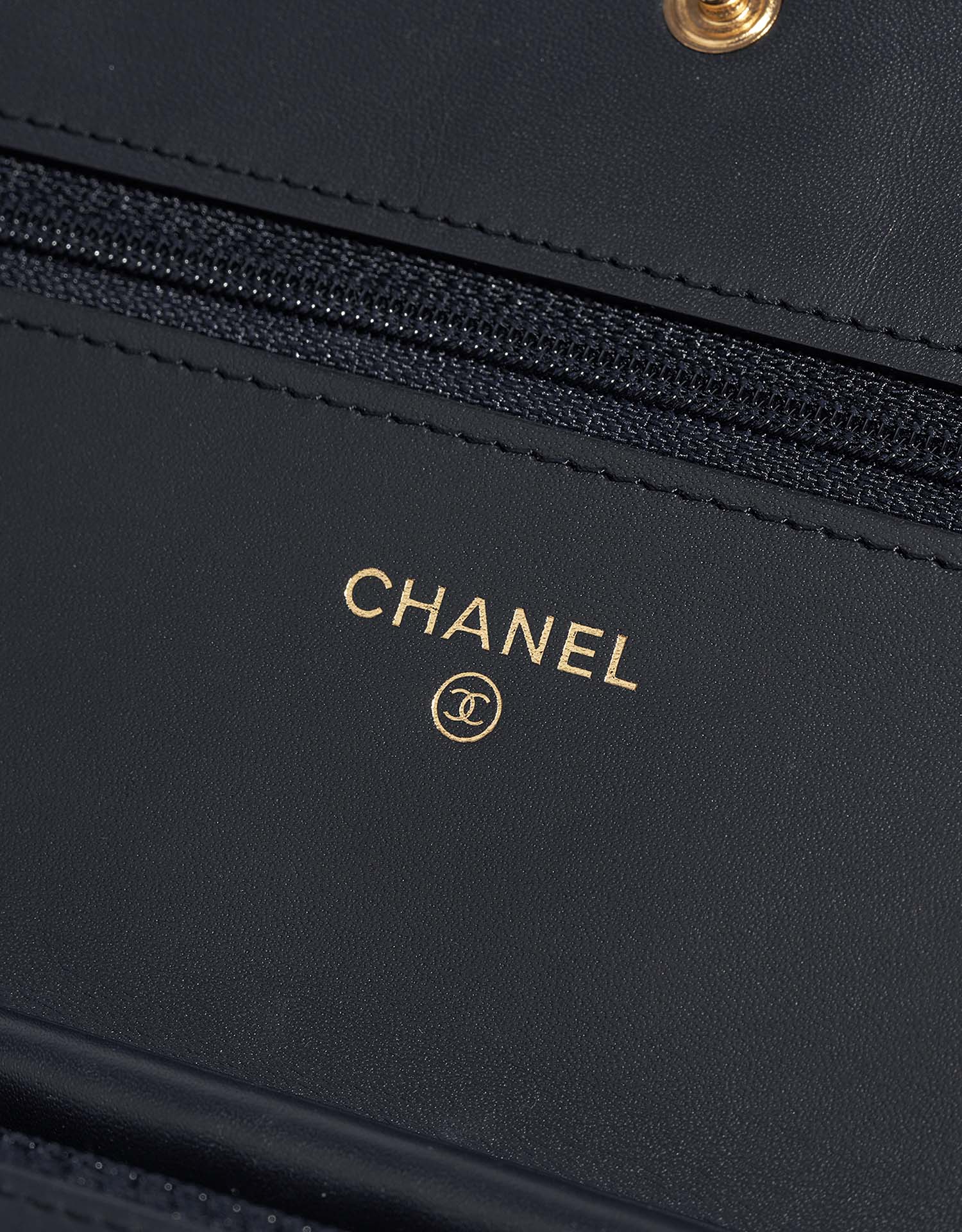 Pre-owned Chanel bag 2.55 Reissue Wallet On Chain Aged Calf Dark Blue Blue | Sell your designer bag on Saclab.com
