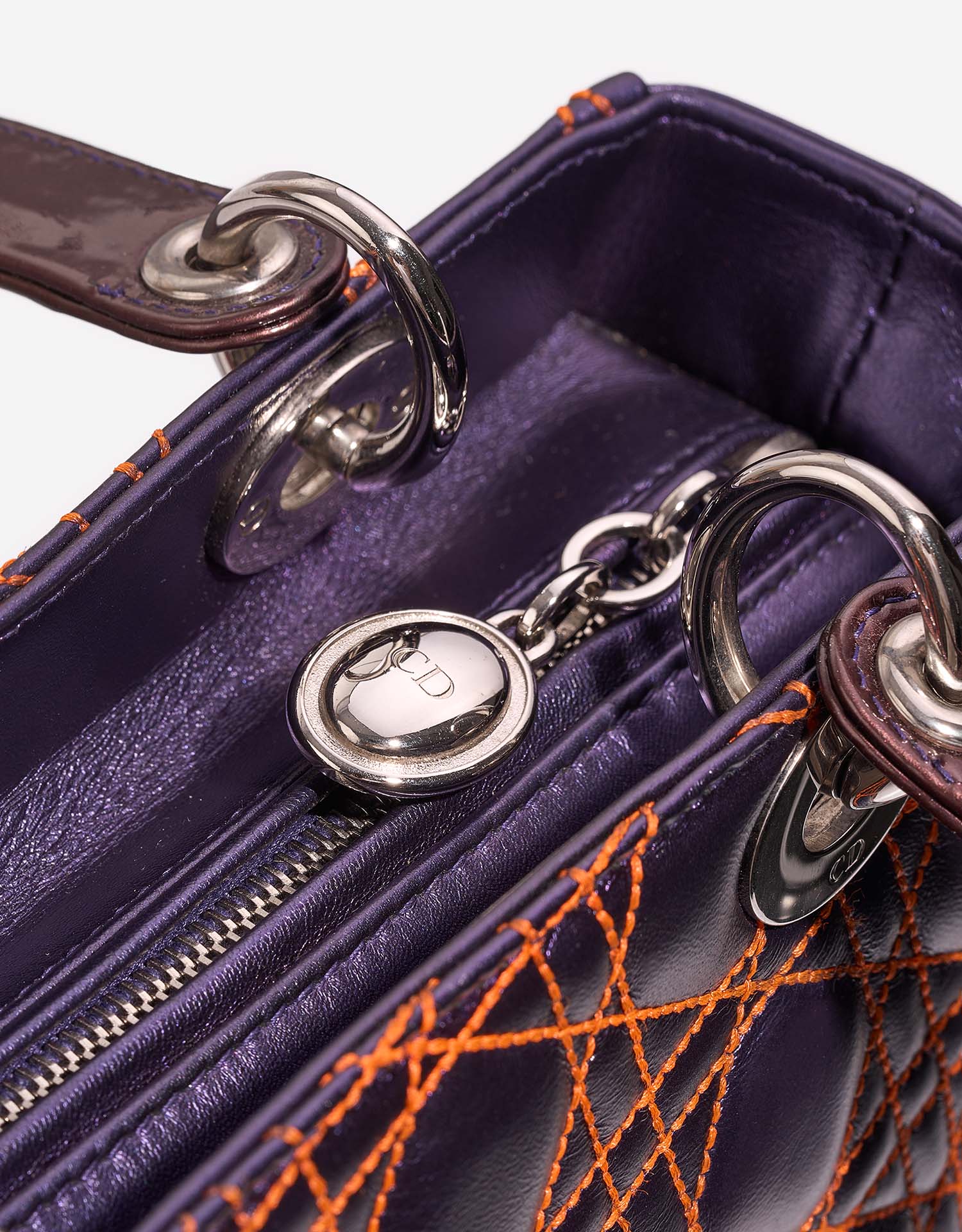 Dior Lady Medium Purple Closing System | Sell your designer bag on Saclab.com