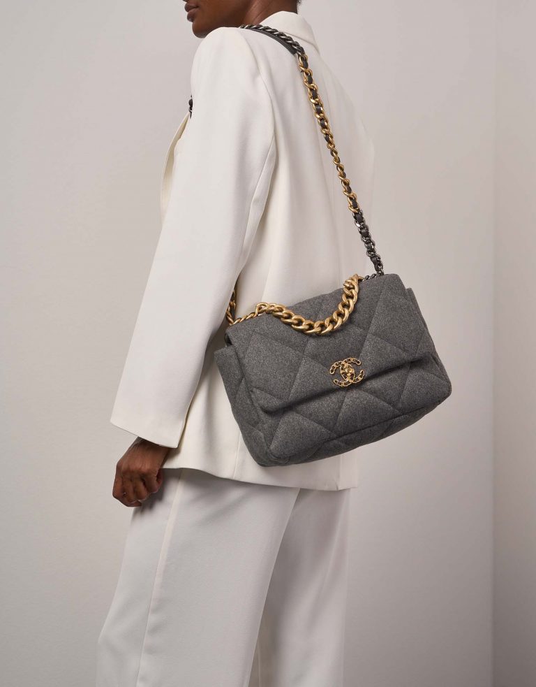 Chanel 19 Large Grey Front | Vendre votre sac de créateur sur Saclab.com