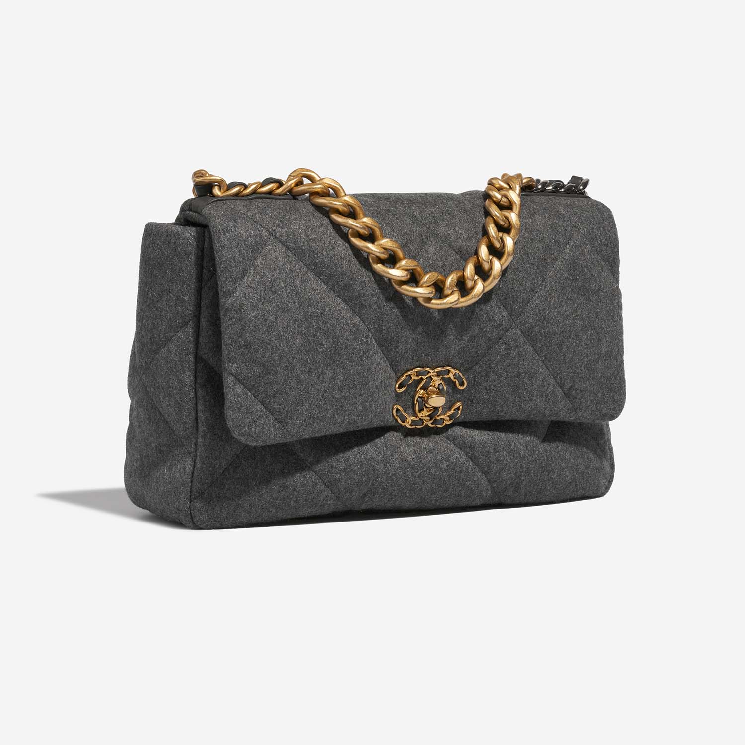 Chanel 19 Large Grey Side Front  | Sell your designer bag on Saclab.com