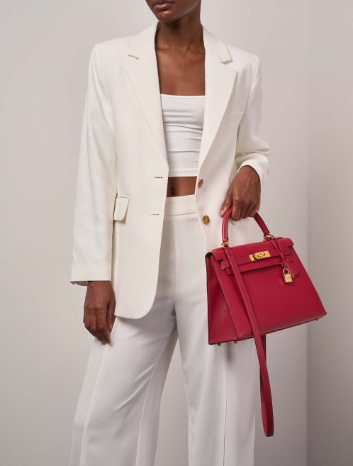 Hermès Kelly 28 RougeVif Tailles Porté | Vendez votre sac de créateur sur Saclab.com