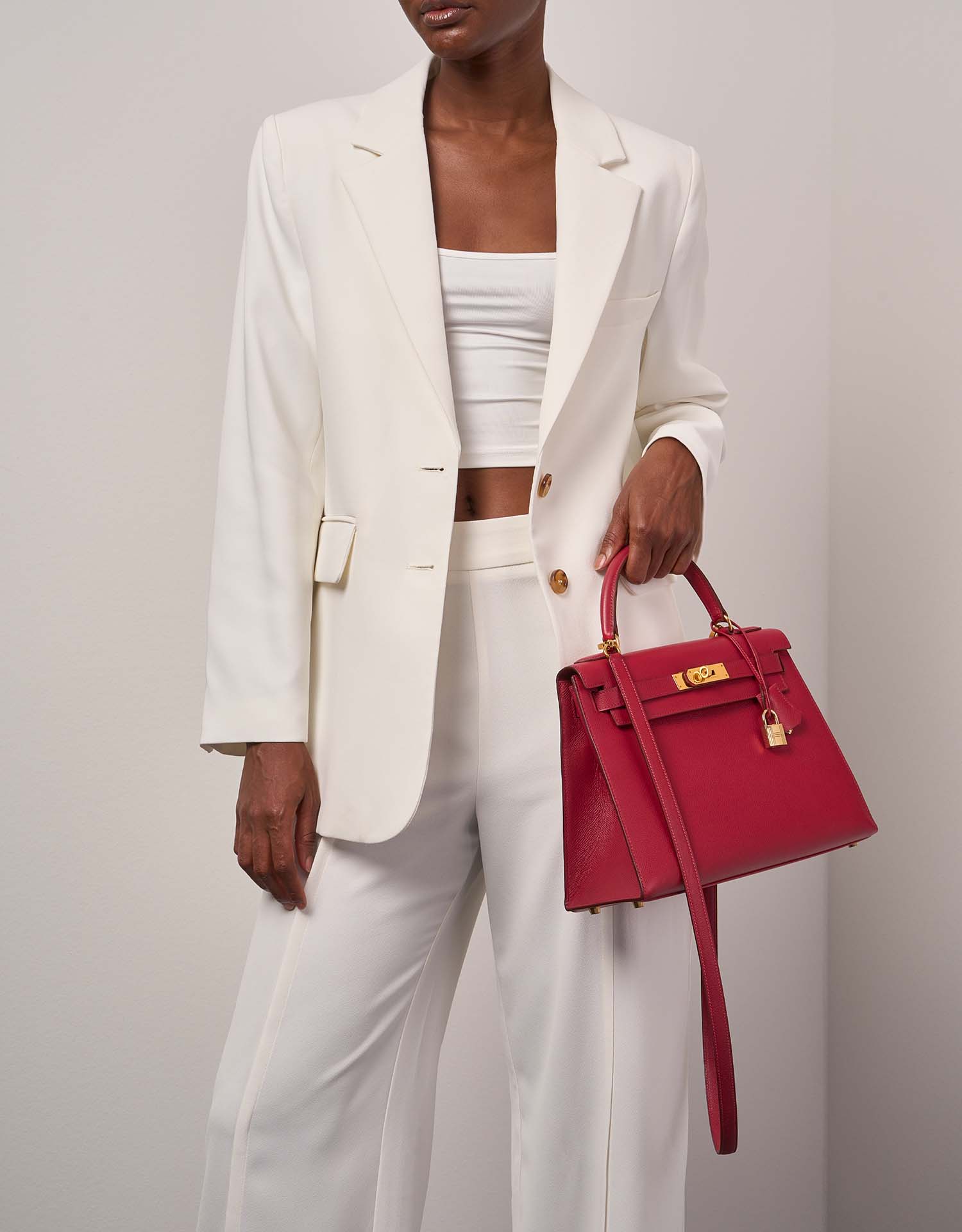 Hermès Kelly 28 RougeVif Sizes Worn | Sell your designer bag on Saclab.com
