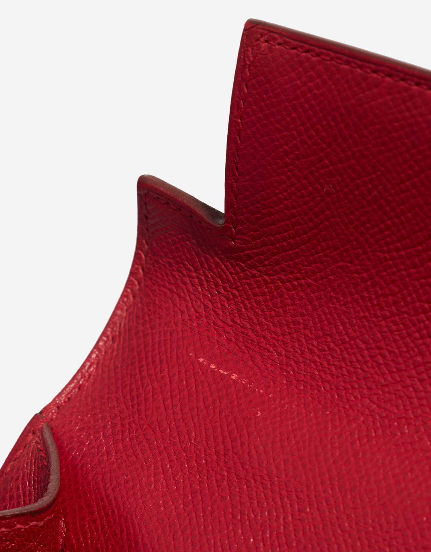 Hermès Kelly 28 RougeVif signs of wear| Sell your designer bag on Saclab.com