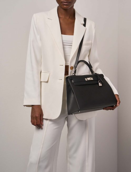 Hermès Kelly 32 Black Sizes Worn | Sell your designer bag on Saclab.com