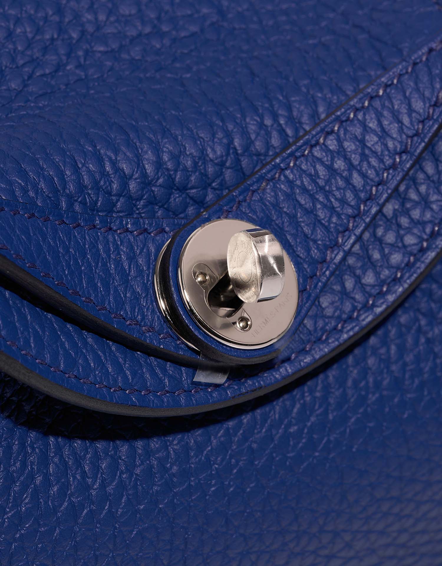 Hermès Lindy Mini BleuRoyal Closing System  | Sell your designer bag on Saclab.com