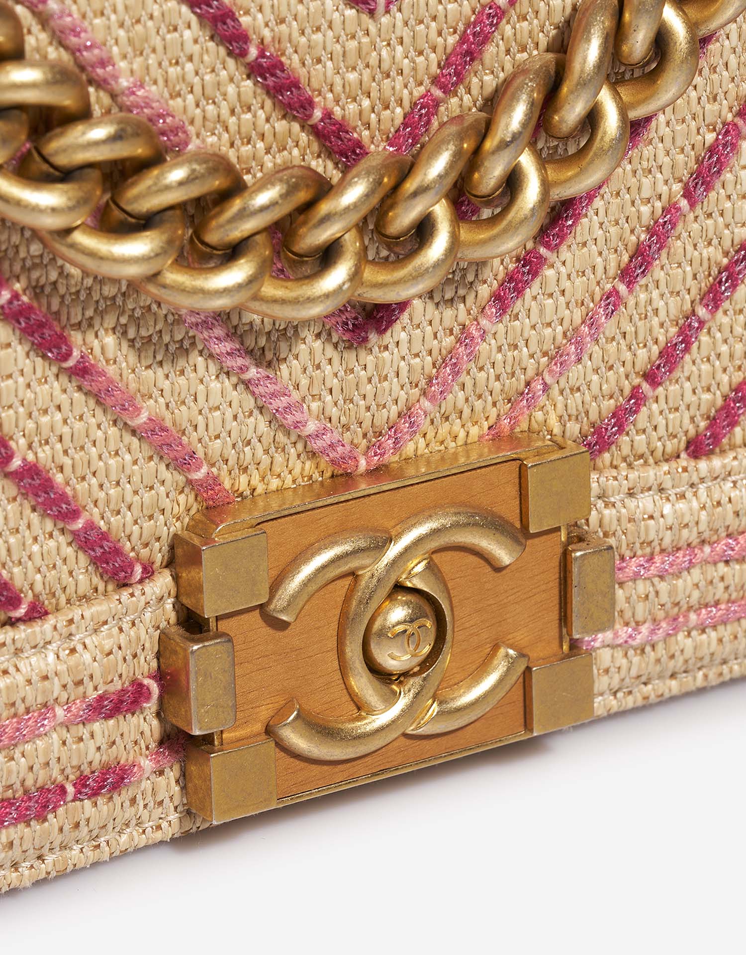 Chanel Boy Small Multicolor Closing System  | Sell your designer bag on Saclab.com