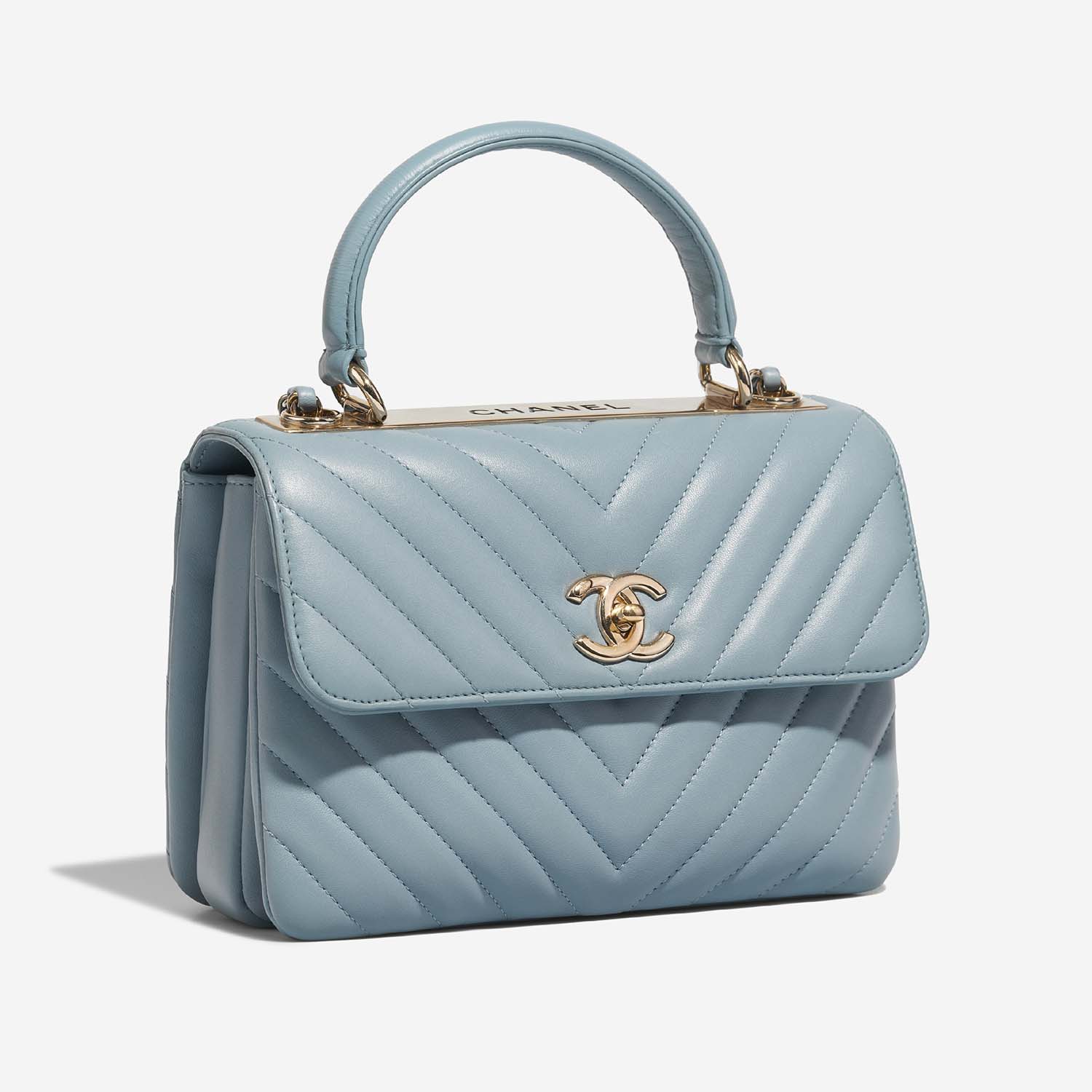 Chanel TrendyCC Medium Blue Side Front  | Sell your designer bag on Saclab.com