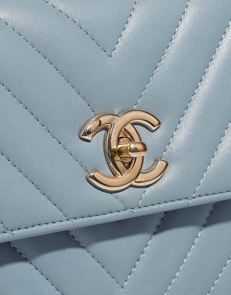 Chanel TrendyCC Medium Blue Closing System  | Sell your designer bag on Saclab.com