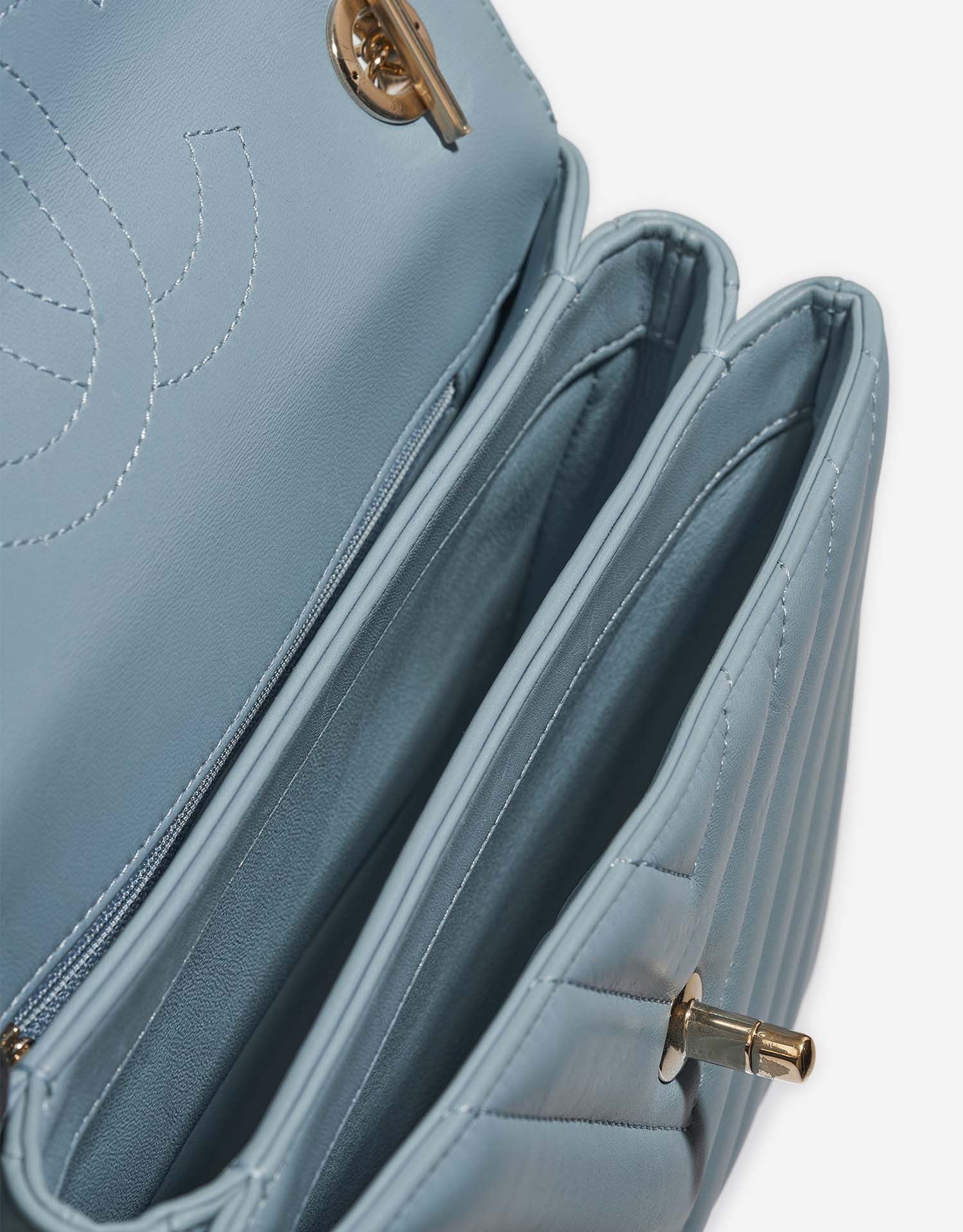 Chanel TrendyCC Medium Blue Inside  | Sell your designer bag on Saclab.com