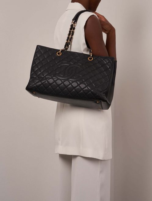 Chanel GST Black on Model | Sell your designer bag on Saclab.com