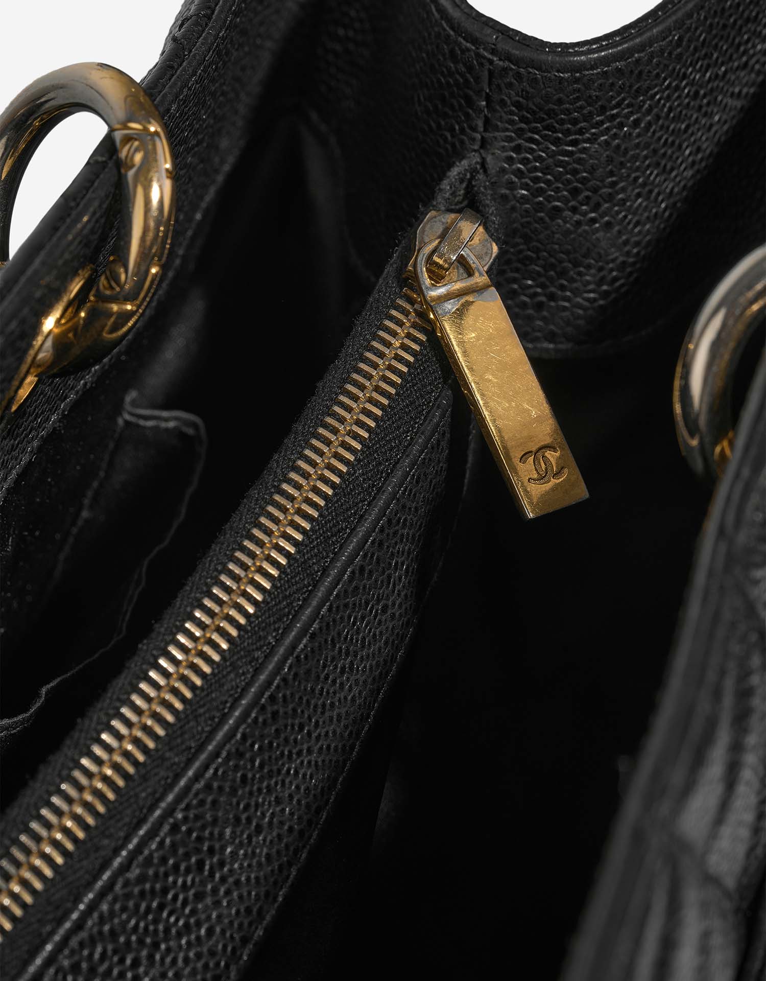 Chanel GST Black Closing System  | Sell your designer bag on Saclab.com