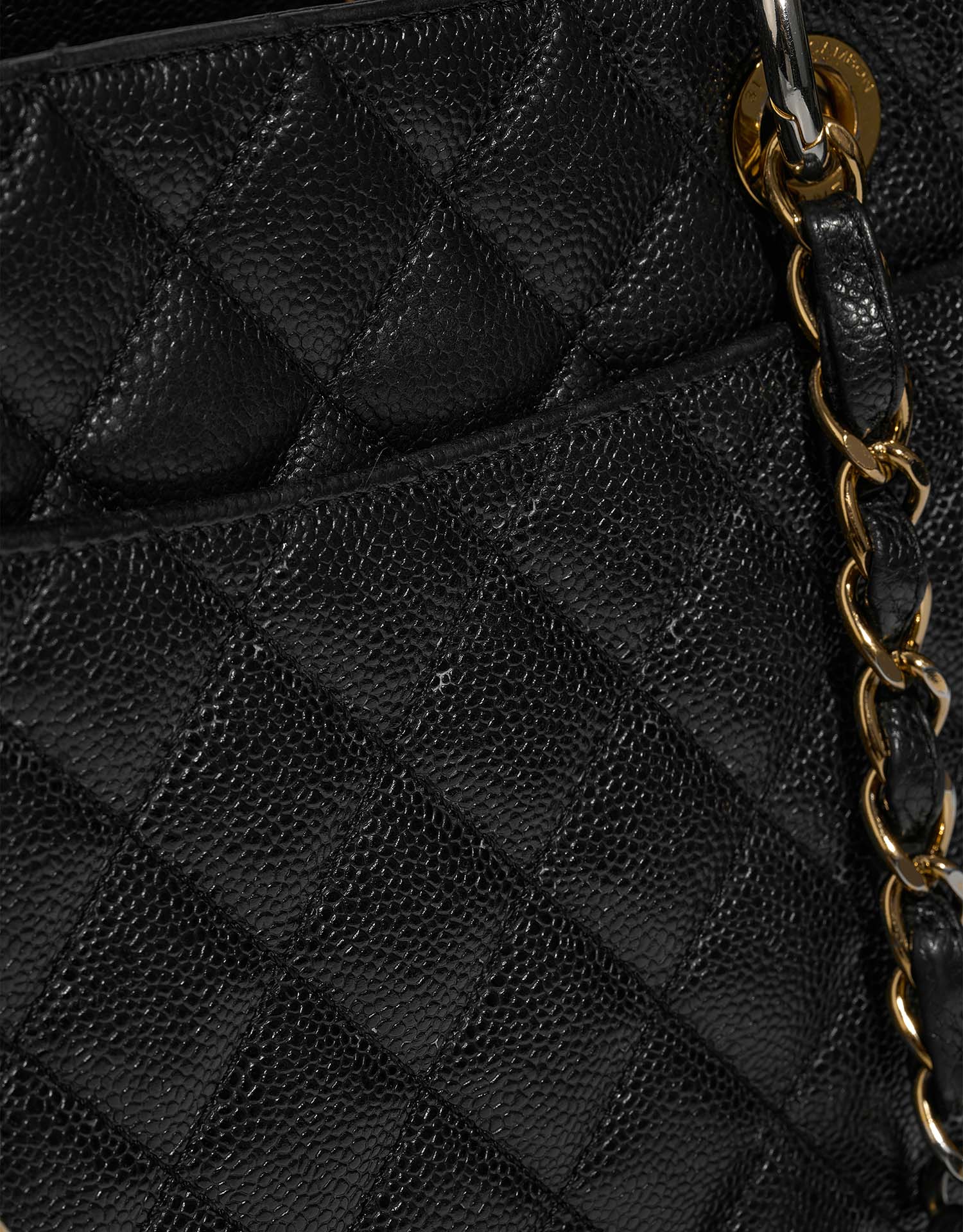 Chanel GST Black signs of wear 1 | Sell your designer bag on Saclab.com