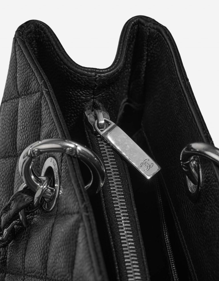 Chanel ShoppingTote Grande Closing System  | Sell your designer bag on Saclab.com