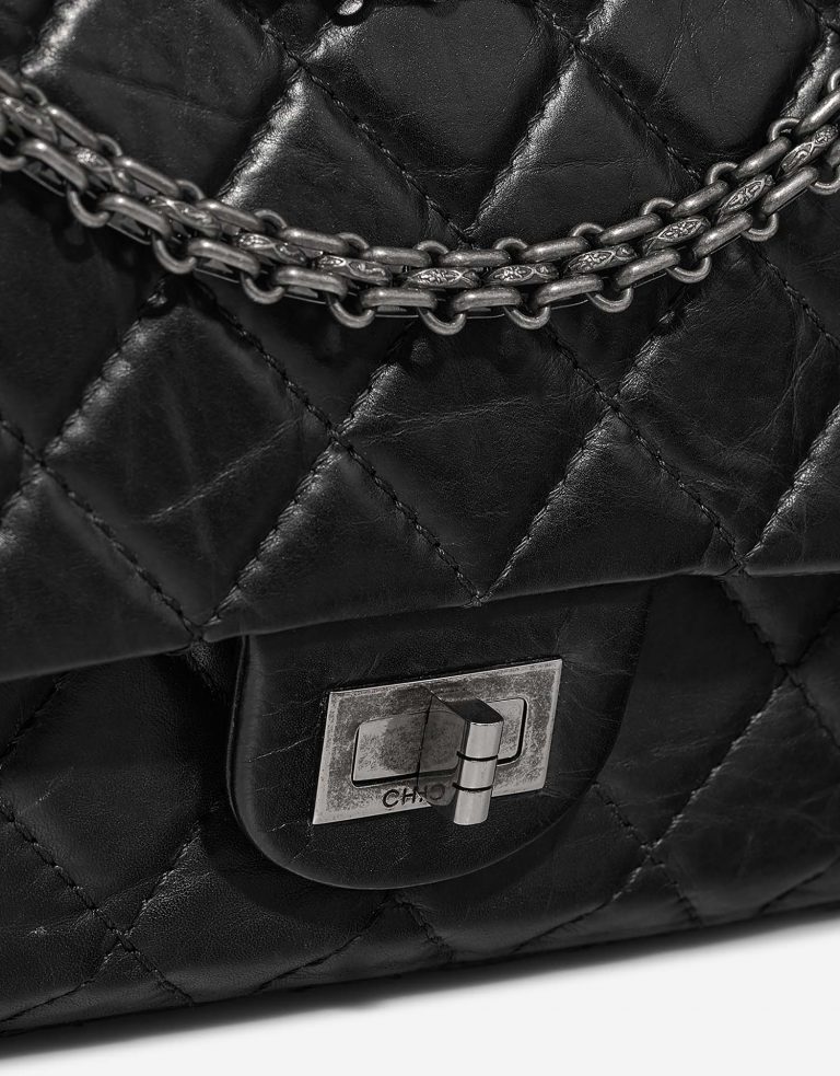 Chanel 255 226 Black Closing System  | Sell your designer bag on Saclab.com