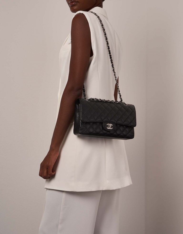 Chanel Classique Medium Black Front | Vendez votre sac de créateur sur Saclab.com