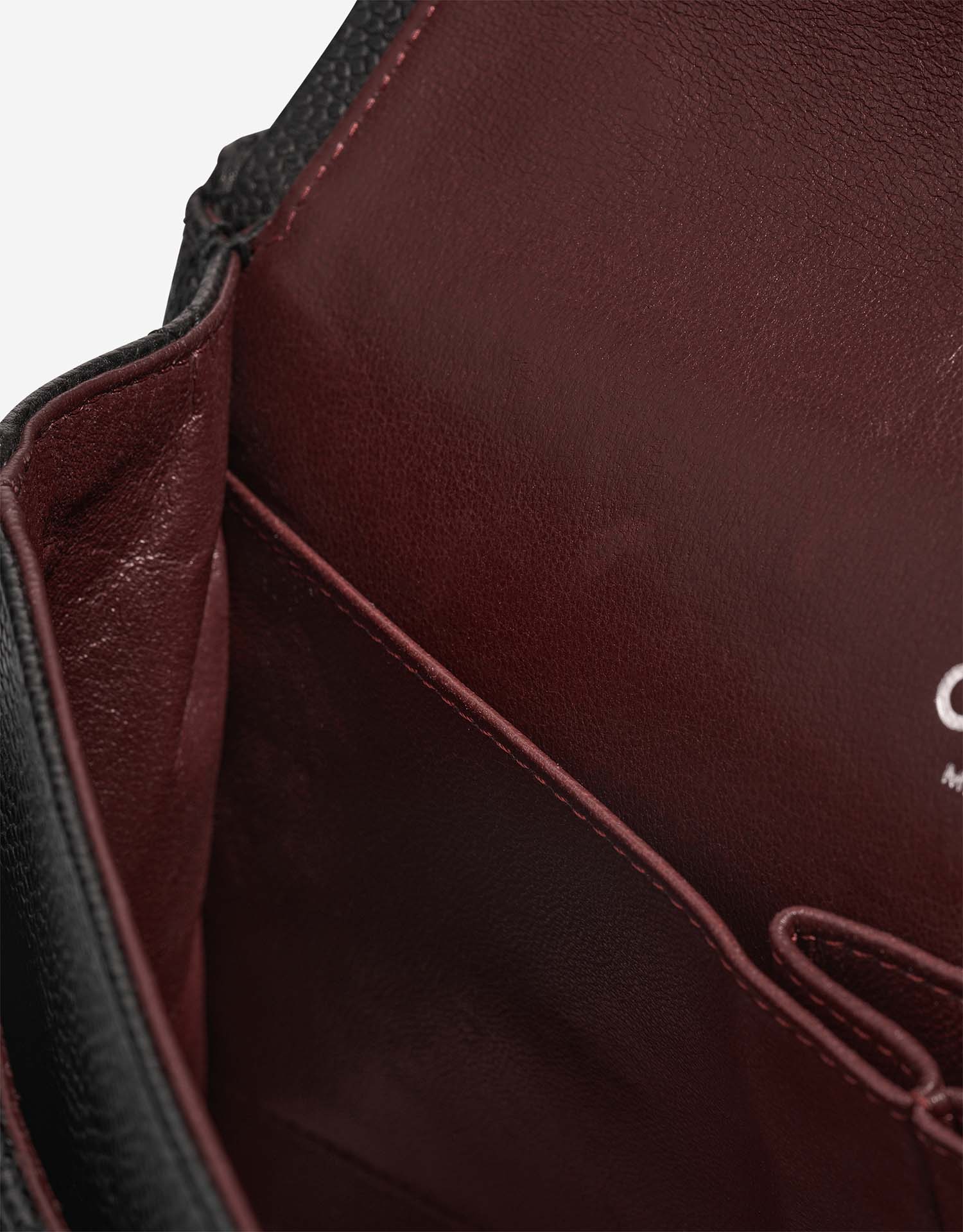 Chanel Timeless Medium Schwarz Gebrauchsspuren | Verkaufen Sie Ihre Designer-Tasche auf Saclab.com