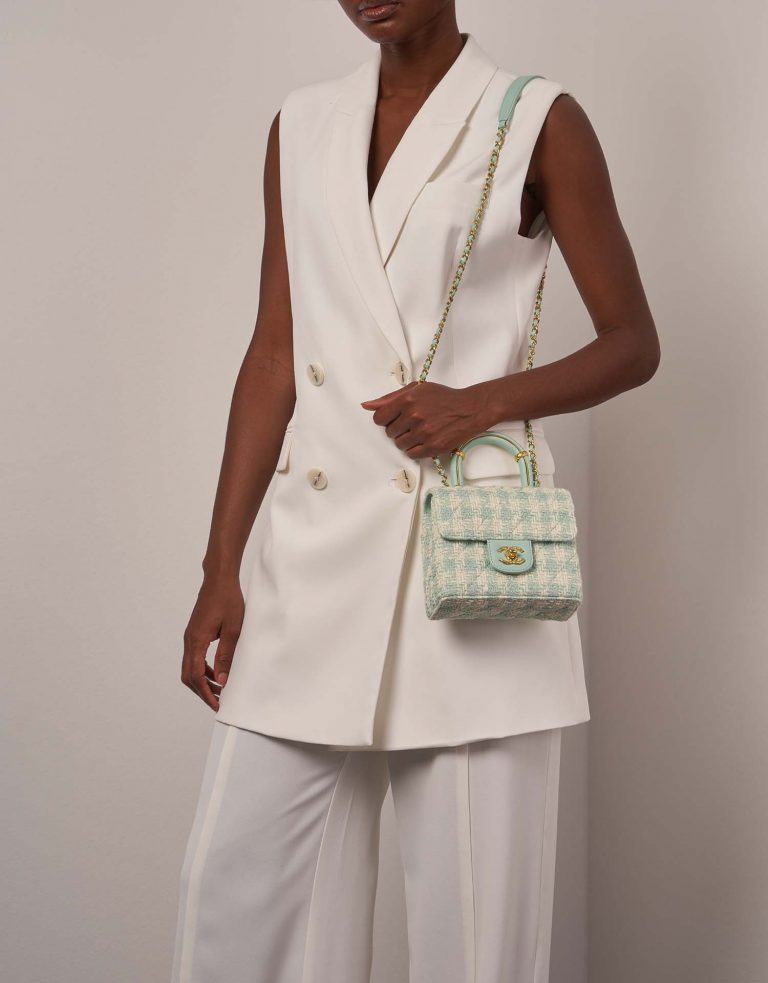 Chanel Classique MiniSquare TiffanyBlue Front | Vendre votre sac de créateur sur Saclab.com