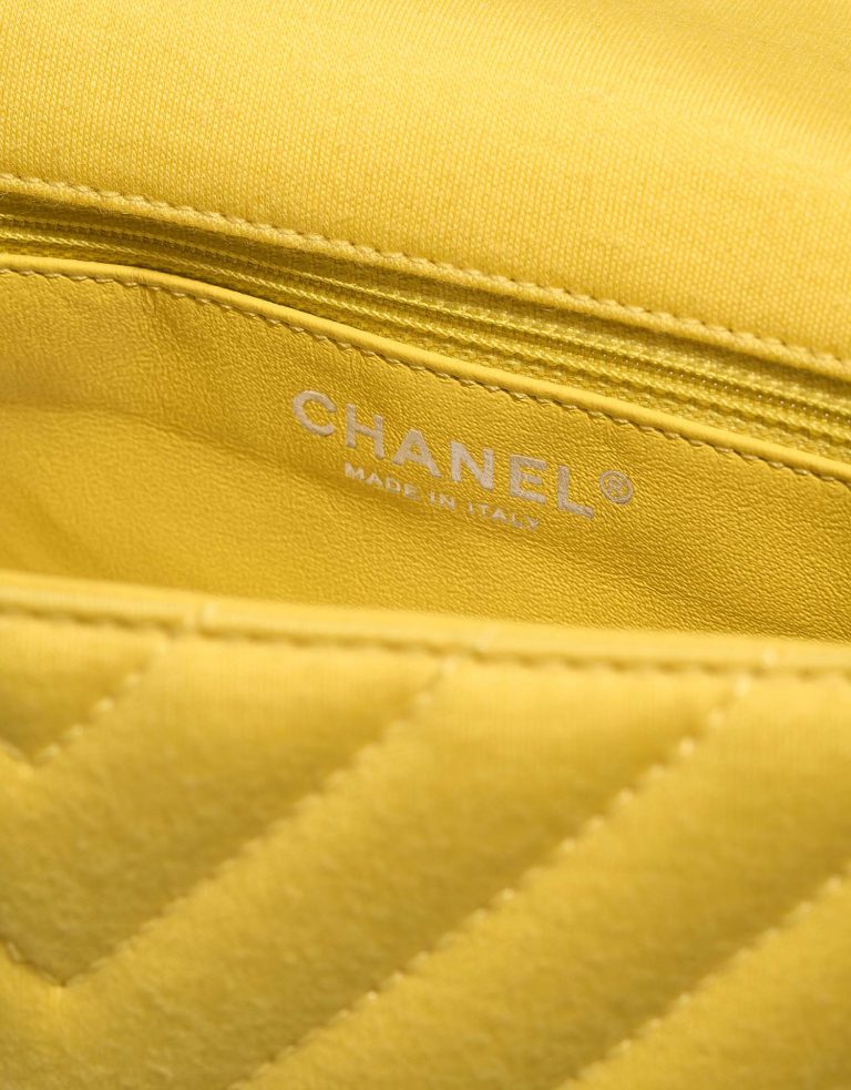 Chanel Timeless Medium Fabric Yellow Logo | Verkaufen Sie Ihre Designer-Tasche