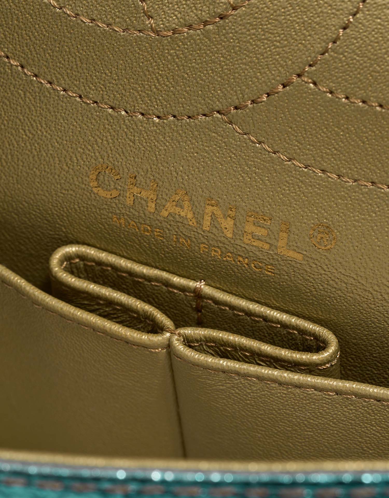 Chanel 255Reissue 224 Multicolour Logo  | Sell your designer bag on Saclab.com