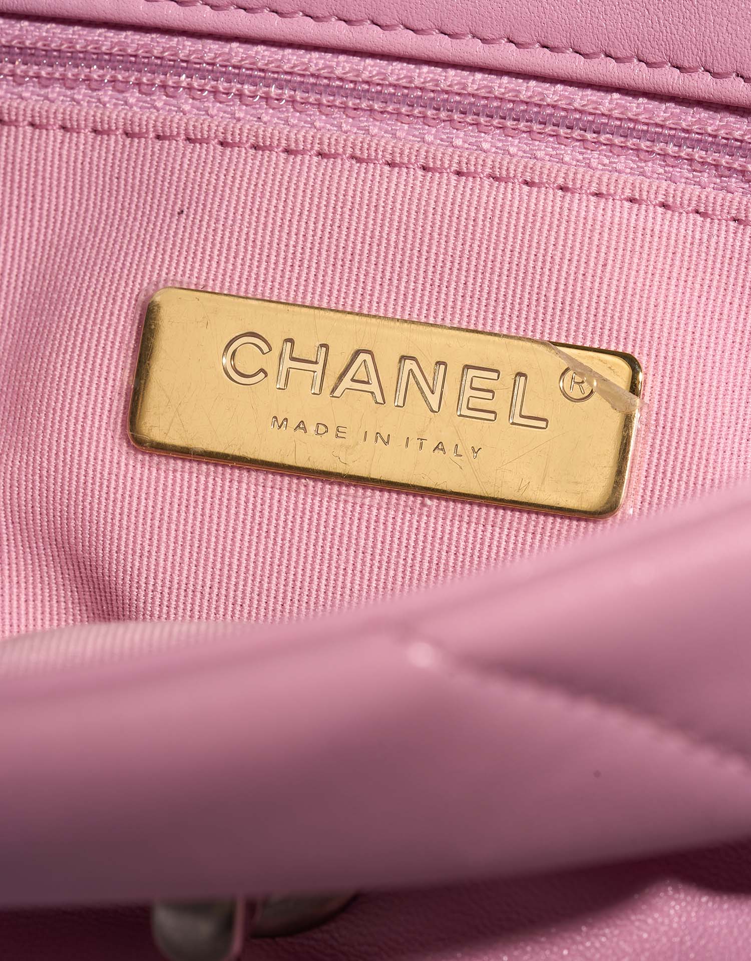 Chanel 19 Flapbag Pink Logo  | Sell your designer bag on Saclab.com