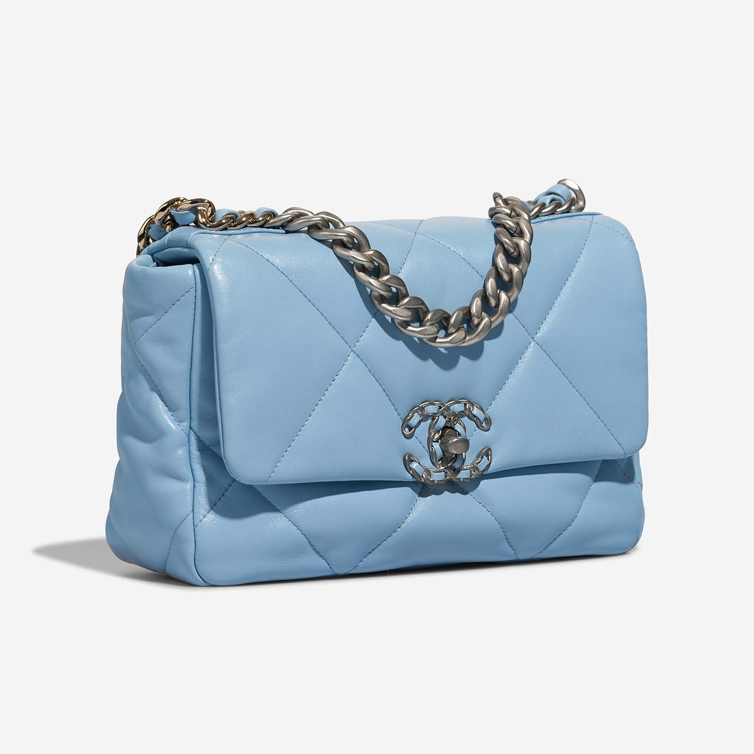 Chanel 19 Flapbag Lightblue Side Front | Sell your designer bag on Saclab.com