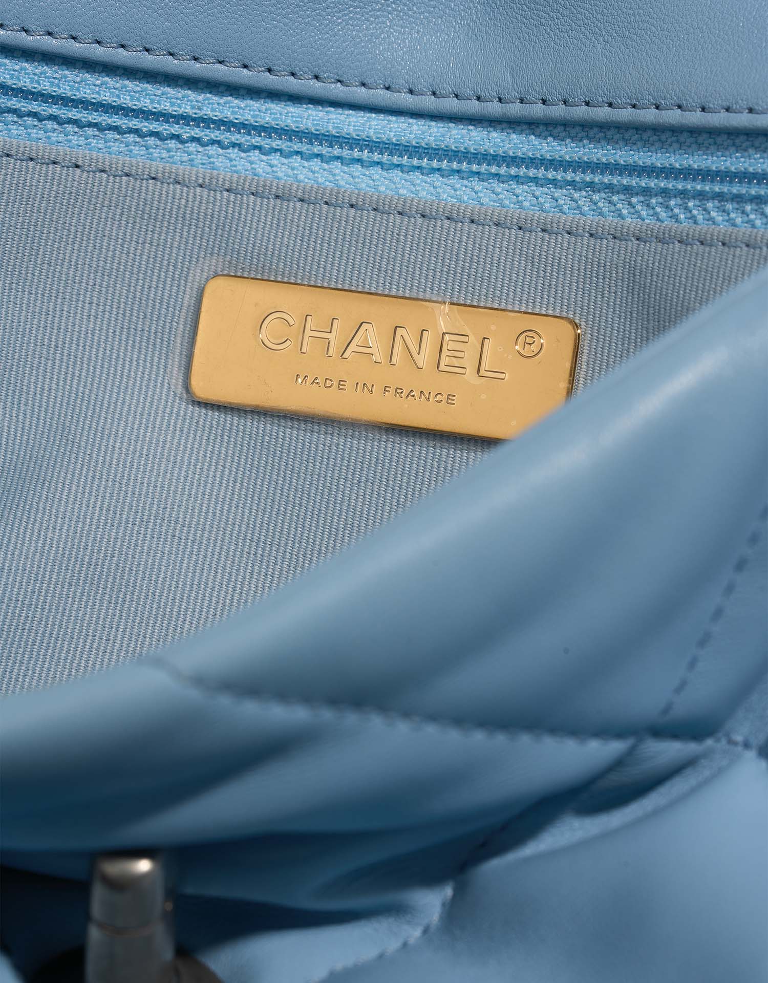 Chanel 19 Flapbag Lightblue Logo  | Sell your designer bag on Saclab.com