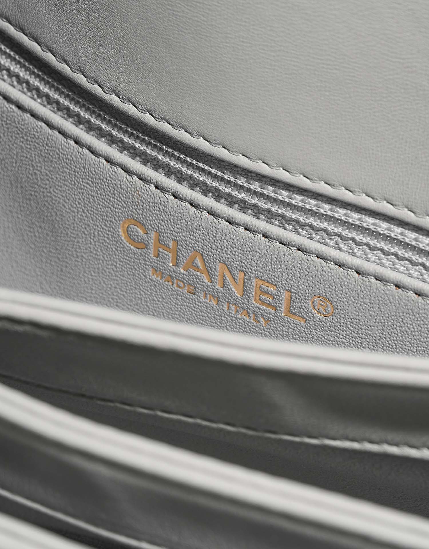 Chanel TrendyCC Medium LightGrey Logo  | Sell your designer bag on Saclab.com