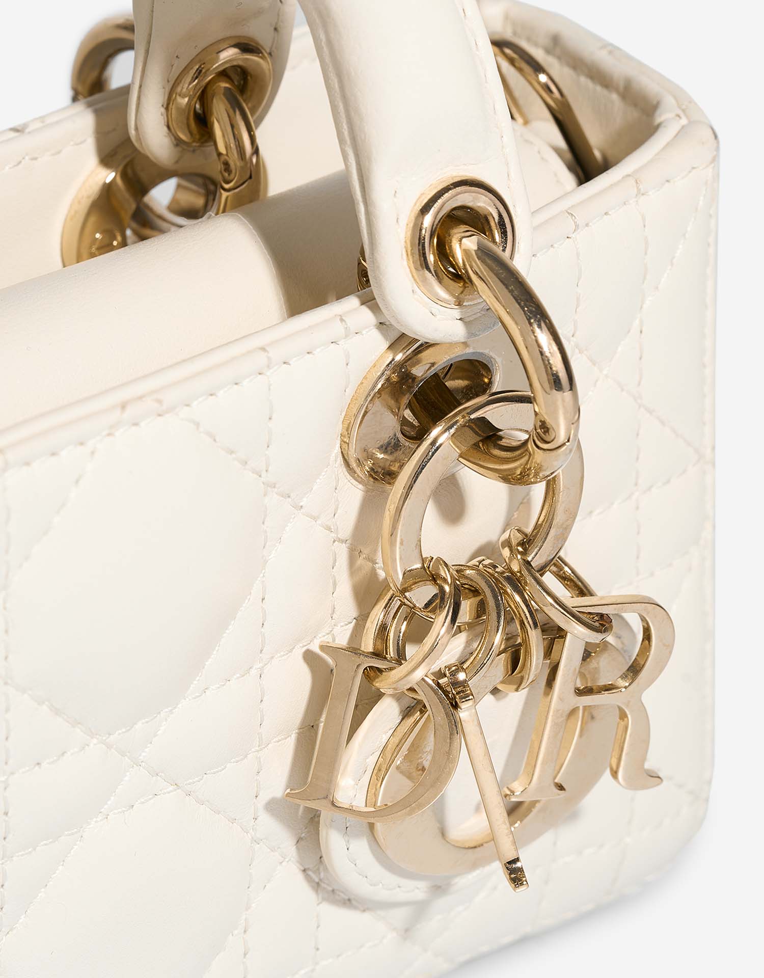 Dior LadyD-Joy Micro Cream Closing System | Vendez votre sac de créateur sur Saclab.com
