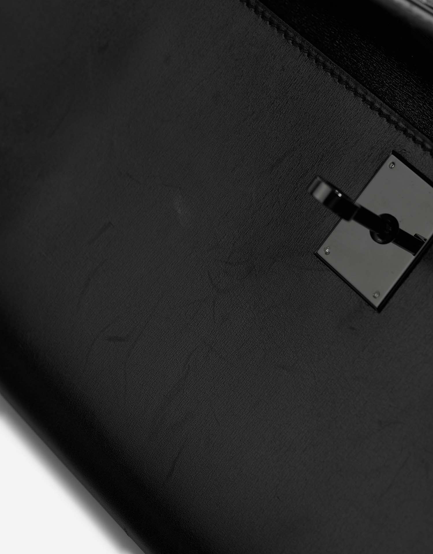 Hermès KellyCutClutch Soblack signes d'usure | Vendez votre sac de créateur sur Saclab.com