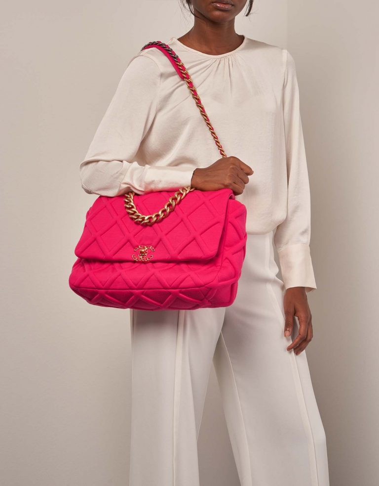 Chanel 19 MaxiFlapBag HotPink Front | Verkaufen Sie Ihre Designer-Tasche auf Saclab.com