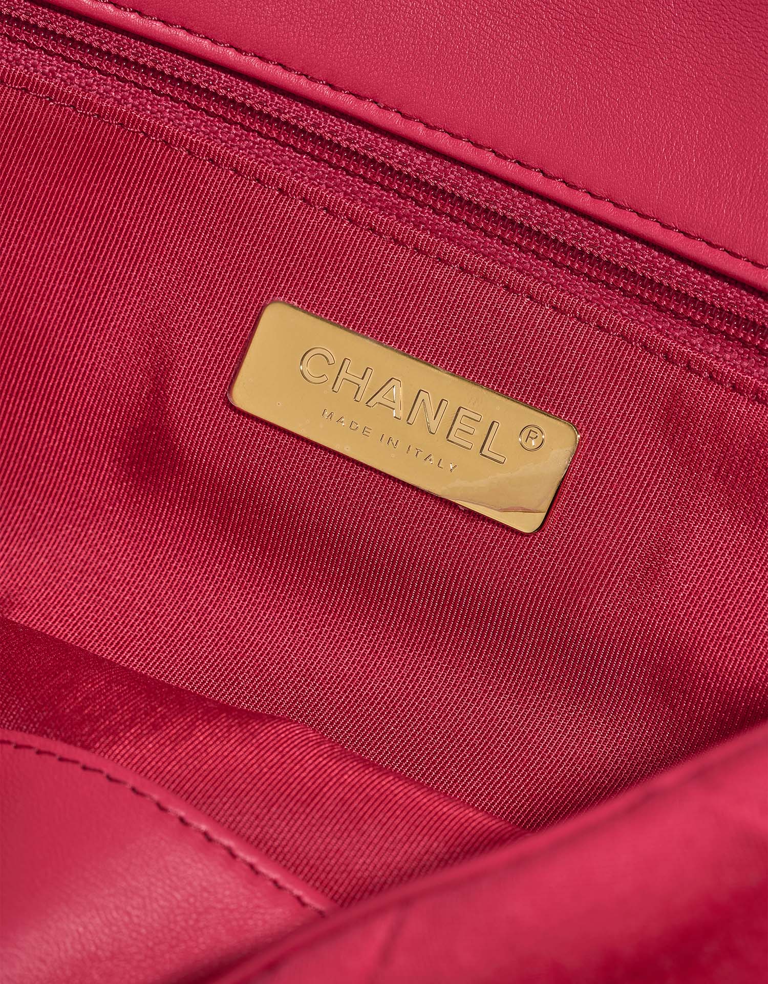 Chanel 19 MaxiFlapBag HotPink Logo  | Sell your designer bag on Saclab.com