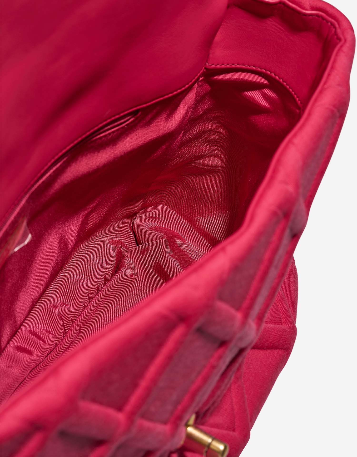 Chanel 19 MaxiFlapBag HotPink Inside  | Sell your designer bag on Saclab.com