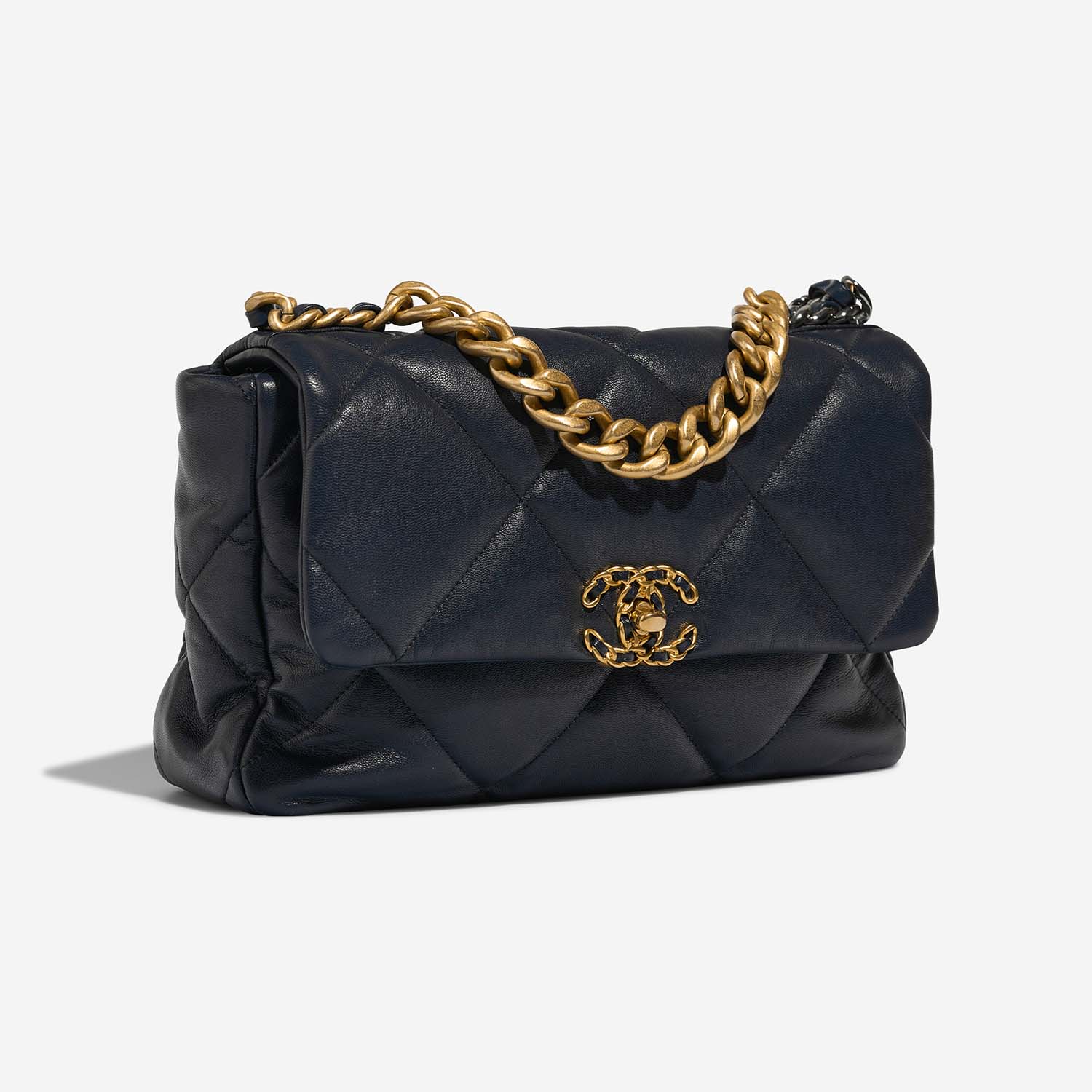 Chanel 19 Large Navy Side Front | Verkaufen Sie Ihre Designer-Tasche auf Saclab.com