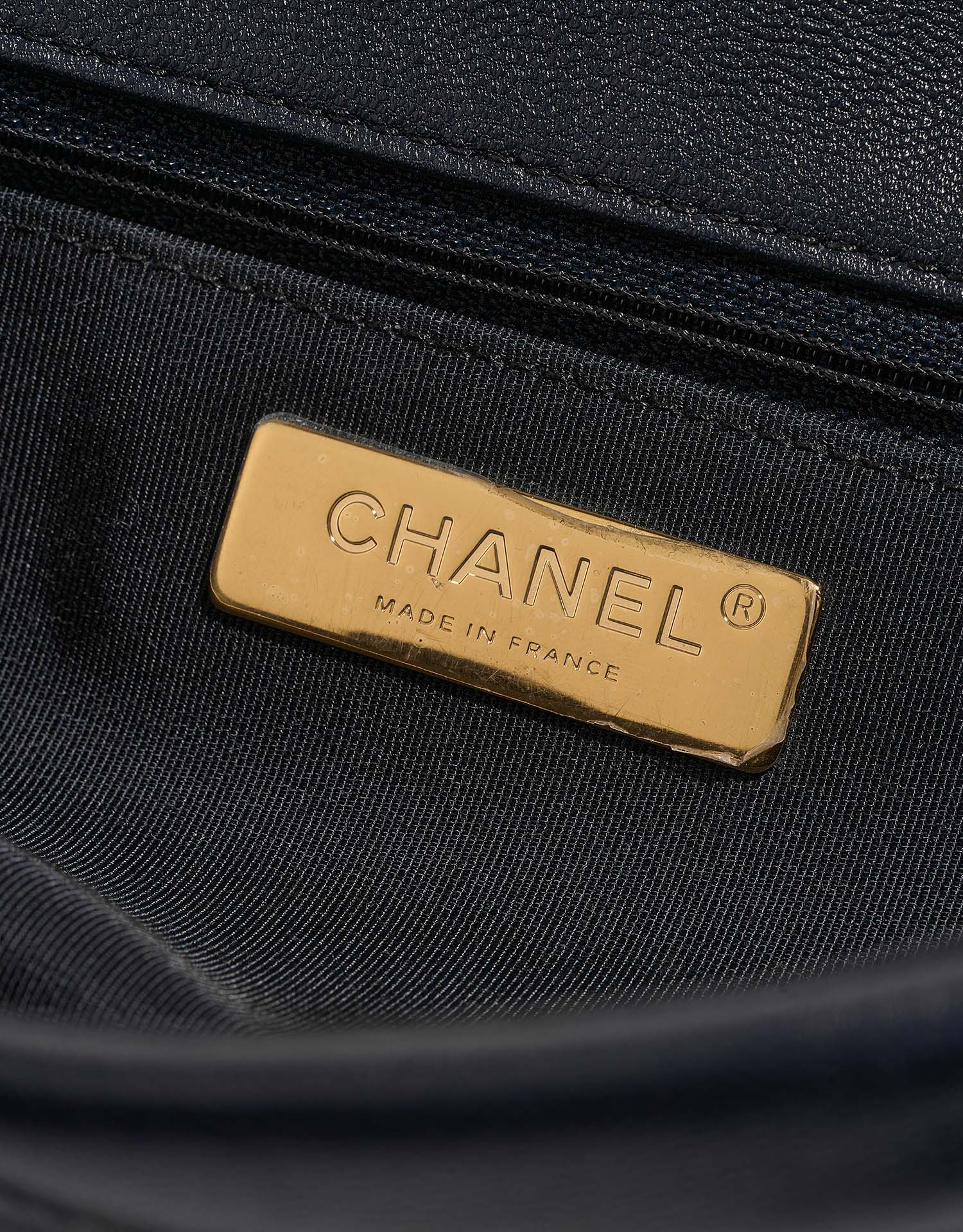 Chanel 19 Large Navy Logo | Verkaufen Sie Ihre Designer-Tasche auf Saclab.com