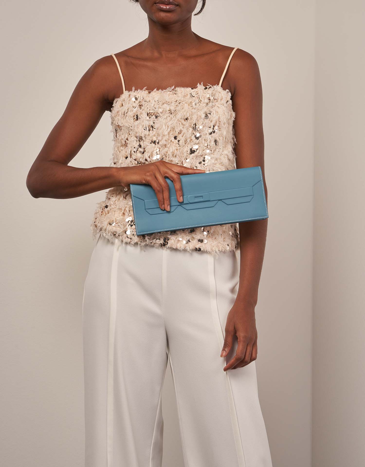 Hermès KellyCutClutch onesize BlueJean on Model | Sell your designer bag on Saclab.com