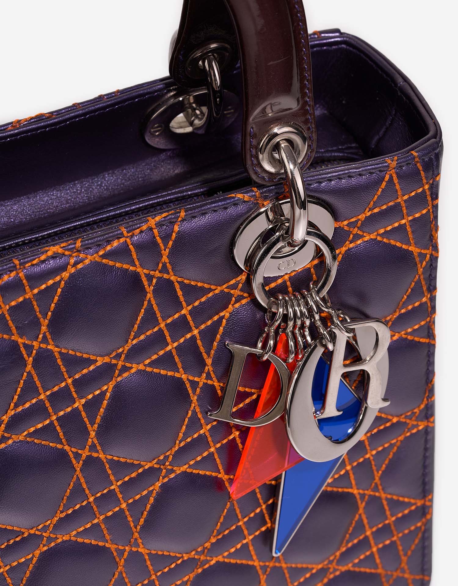 Dior Lady Medium Purple Closing System  1 | Sell your designer bag on Saclab.com