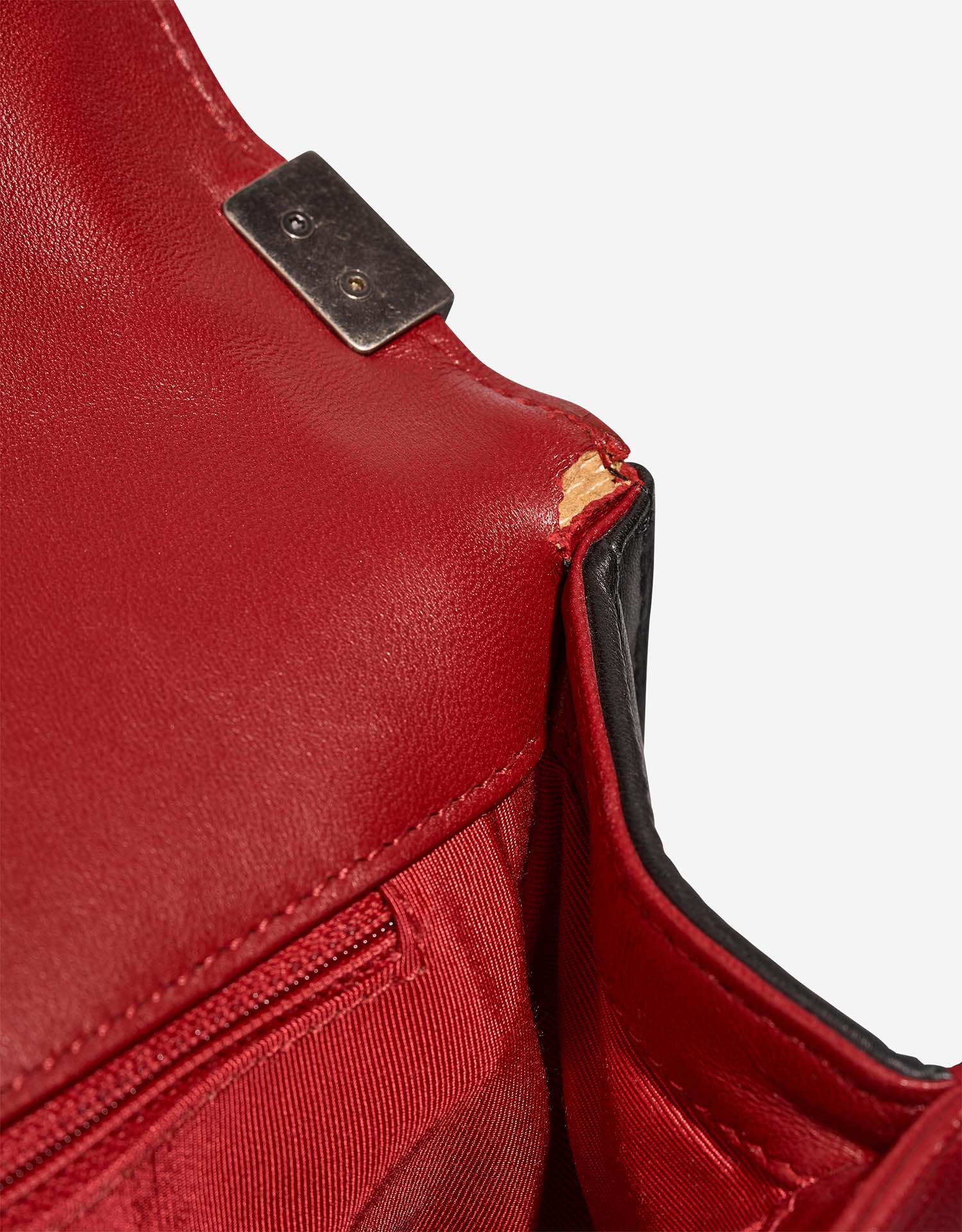 Chanel Boy Large Schwarz-Rot Gebrauchsspuren | Verkaufen Sie Ihre Designer-Tasche auf Saclab.com