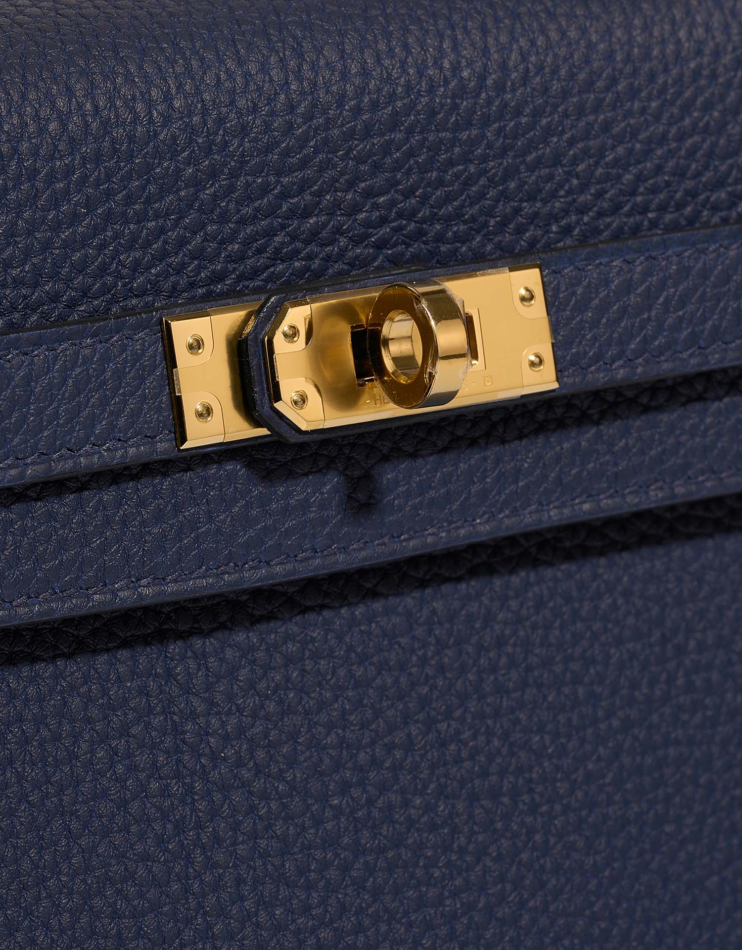 Hermès Kelly 25 BlueSaphir Verschluss-System | Verkaufen Sie Ihre Designer-Tasche auf Saclab.com