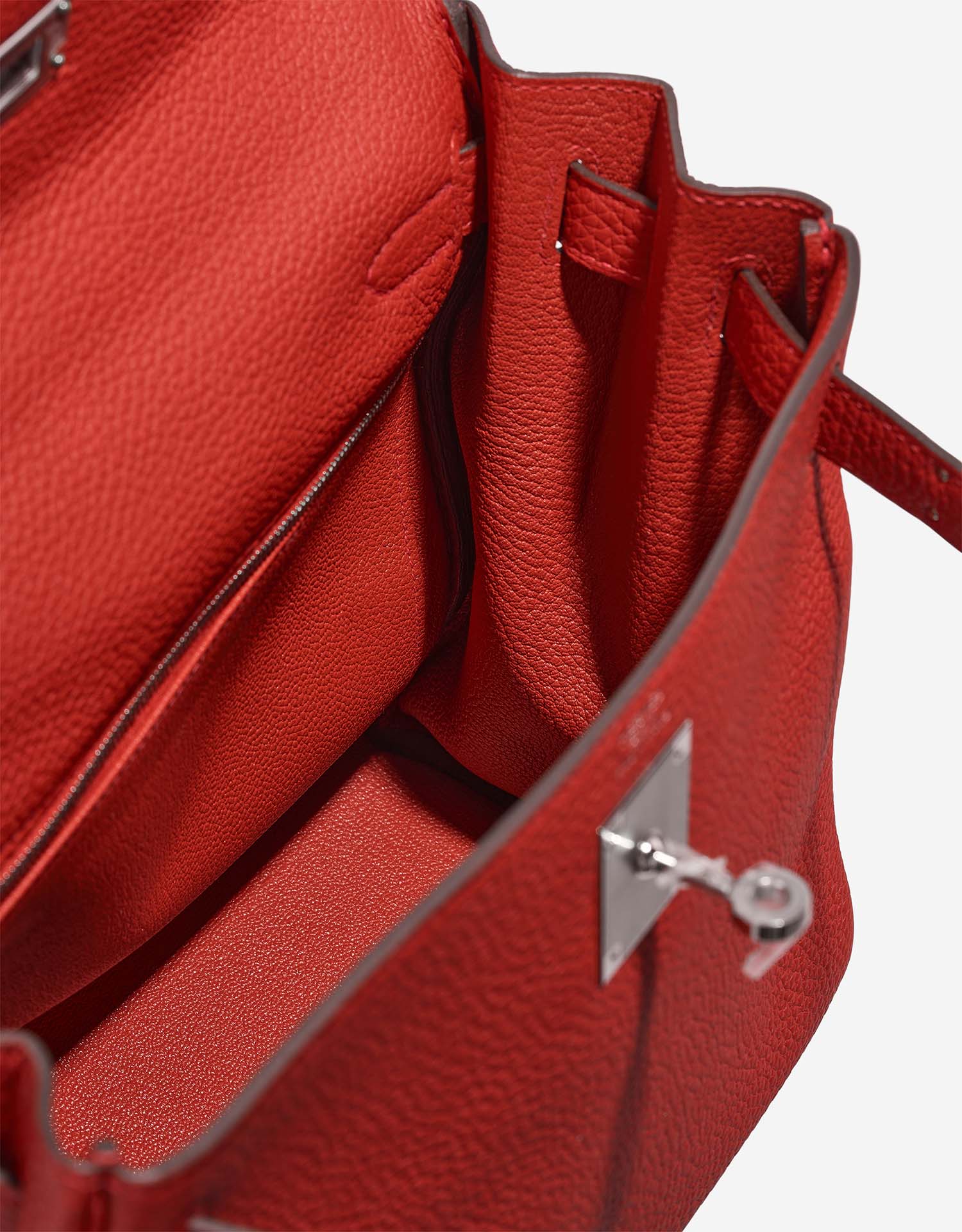 Hermès Kelly 28 RougeVermillon Inside  | Sell your designer bag on Saclab.com
