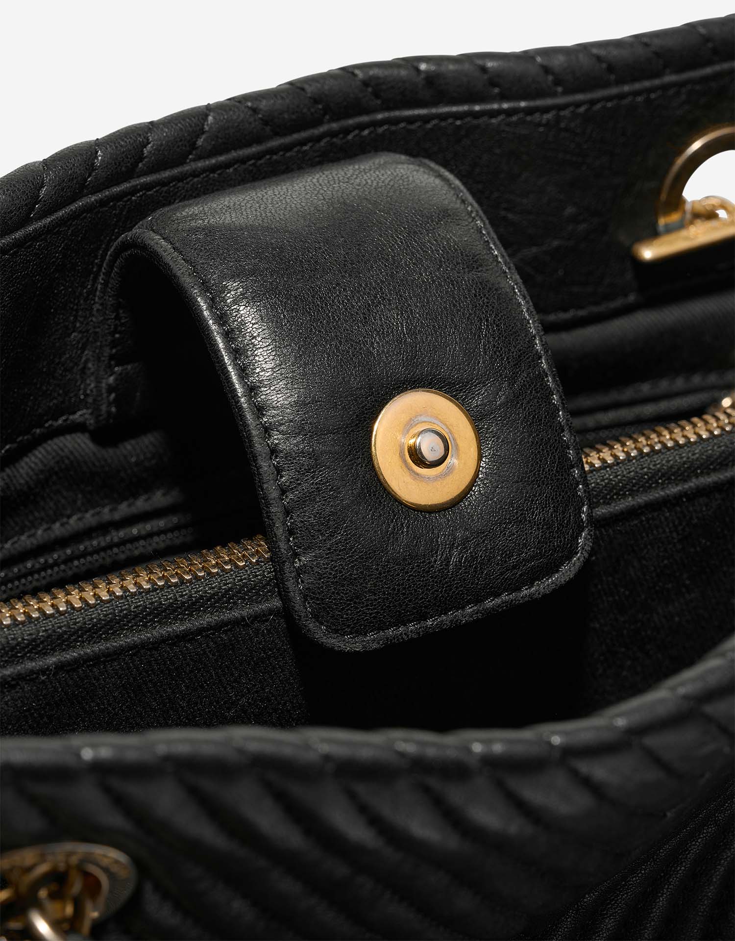 Chanel GST Large Black Closing System | Sell your designer bag on Saclab.com