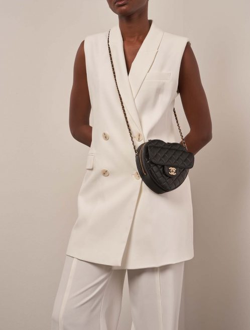 Chanel TimelessHeart Medium Black on Model | Sell your designer bag on Saclab.com