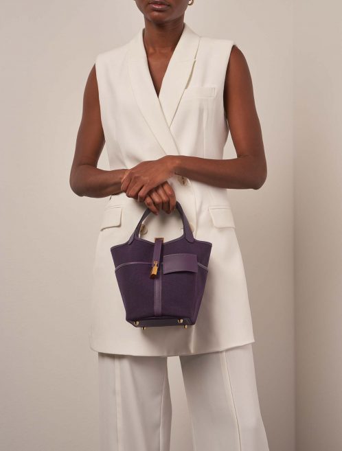 Hermès Picotin 18 Raisin-Cassis on Model | Sell your designer bag on Saclab.com