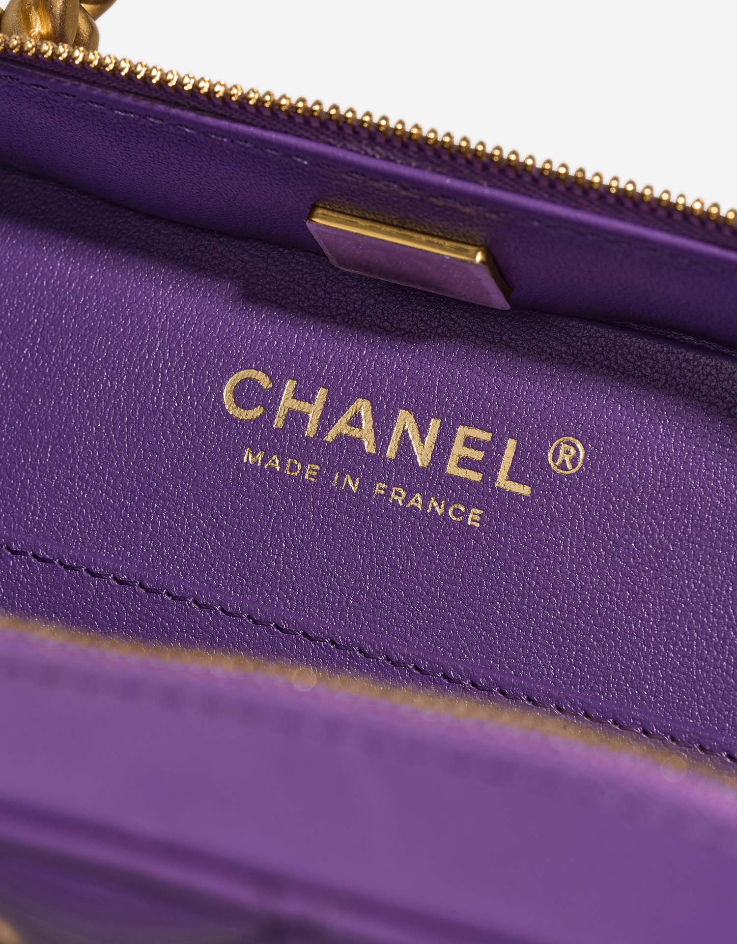 Chanel Vanity Small Violet Logo  | Sell your designer bag on Saclab.com