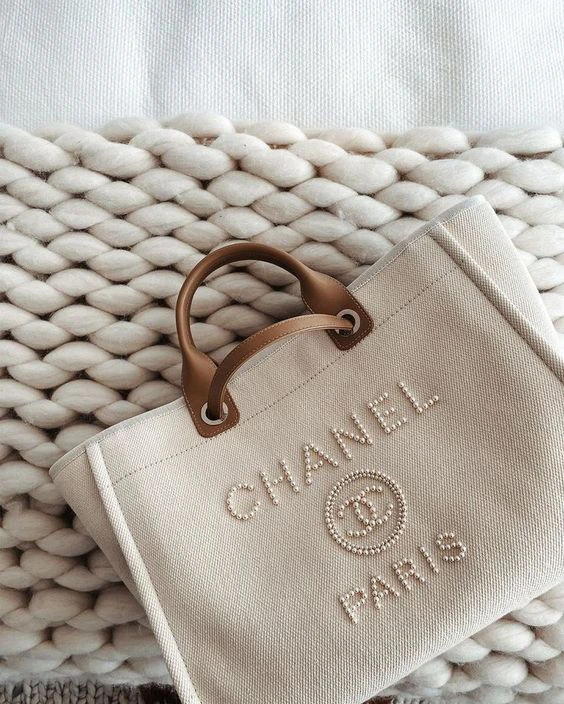 BRAGMYBAG - A Closer Look At Chanel Chevron Chic Tote Bag