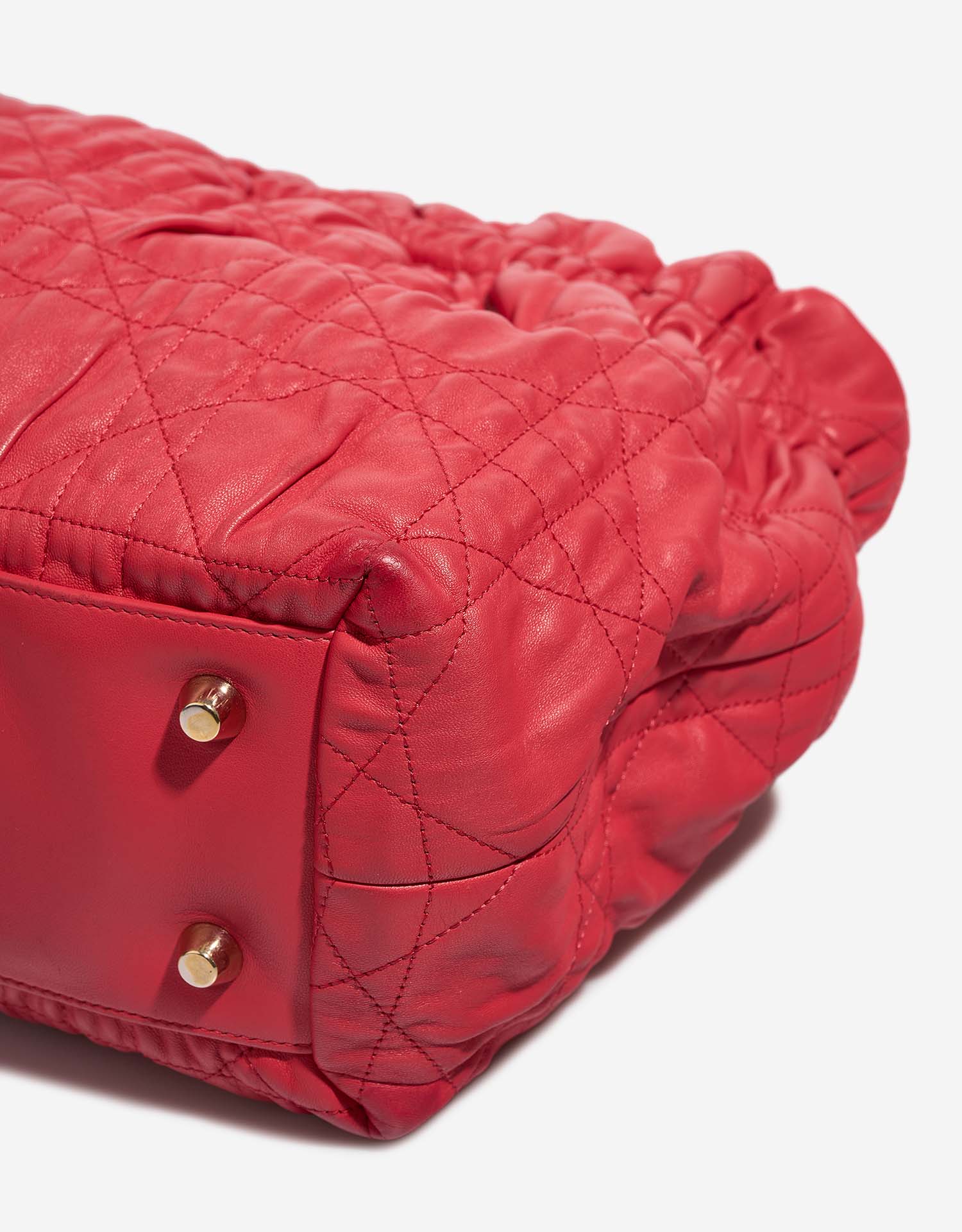 Dior Shopper Medium Red signs of wear | Sell your designer bag on Saclab.com