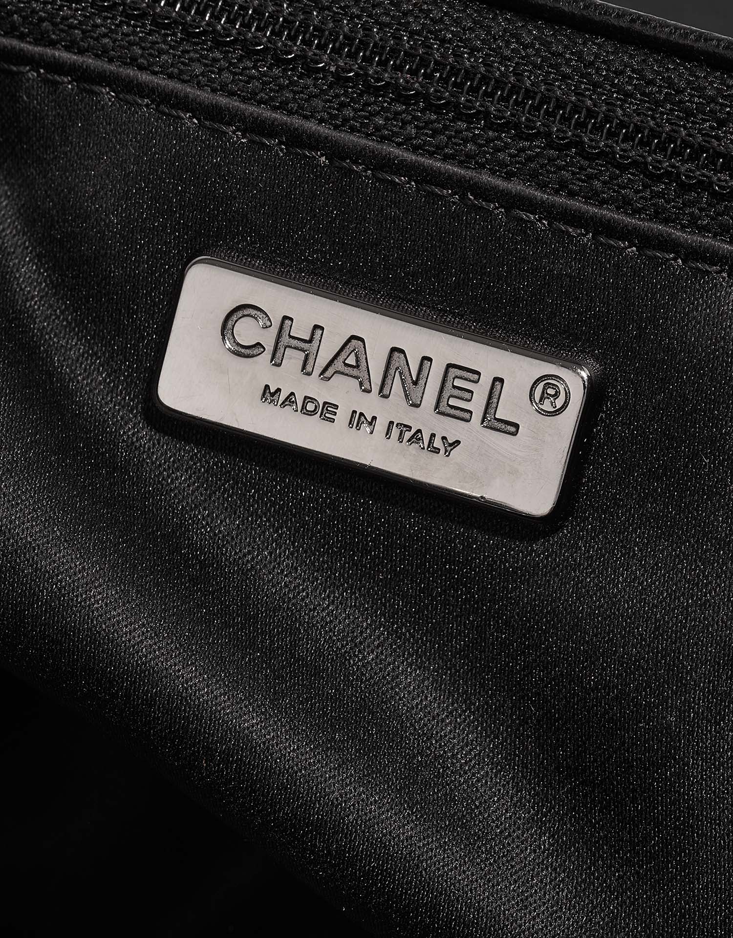 Chanel Timeless Medium Schwarz-Silber Logo | Verkaufen Sie Ihre Designer-Tasche auf Saclab.com