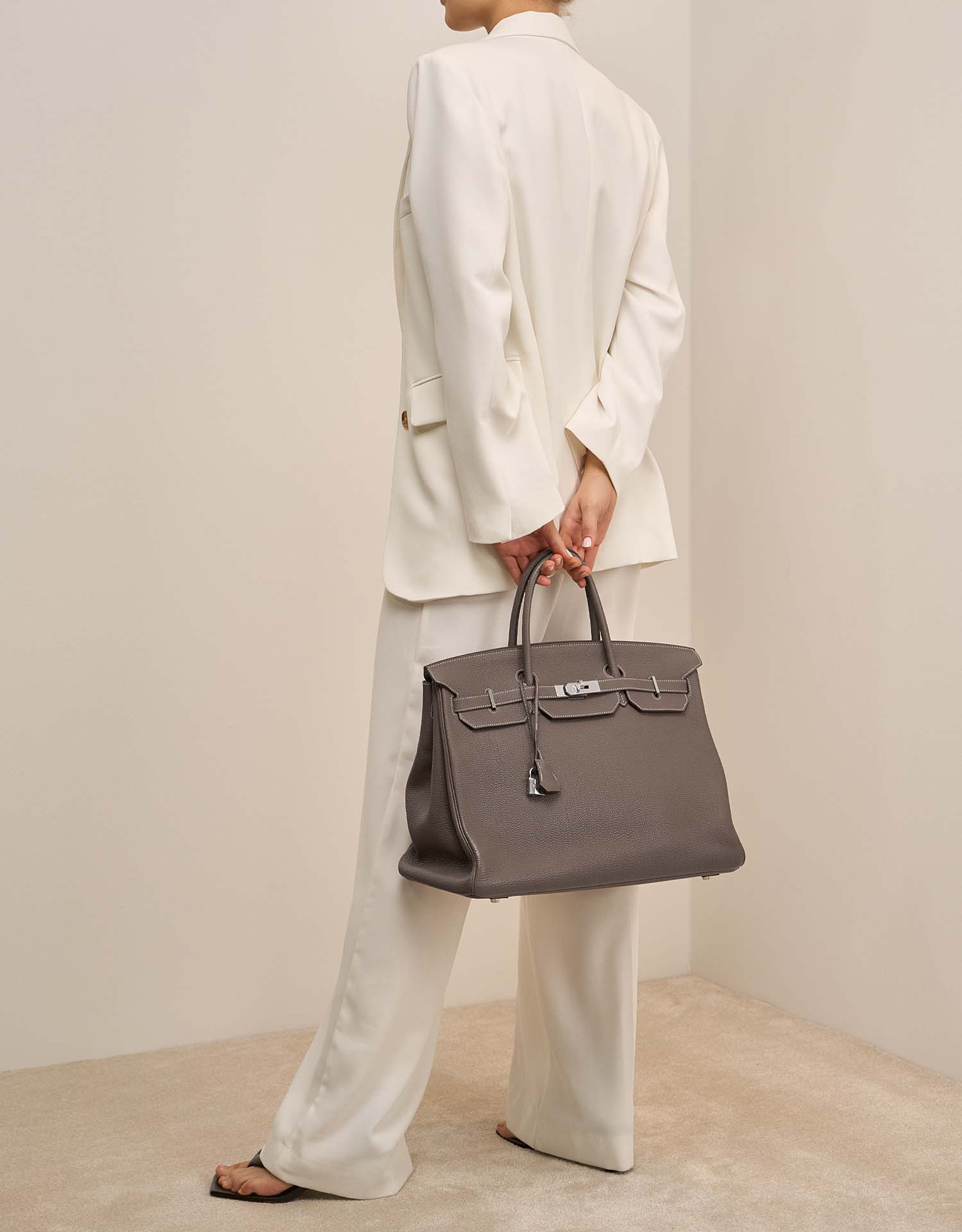 Hermès Birkin 40 Etoupe on Model | Sell your designer bag on Saclab.com