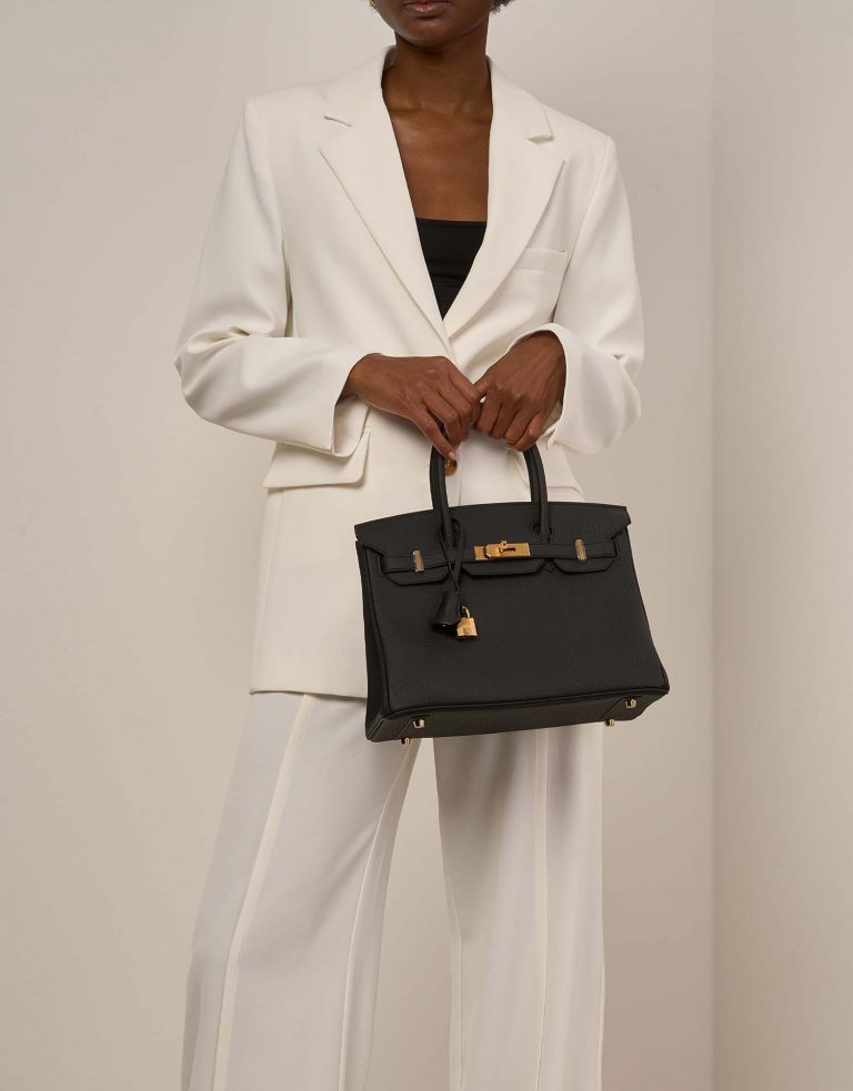 Hermès Birkin 30 Black on Model | Sell your designer bag on Saclab.com