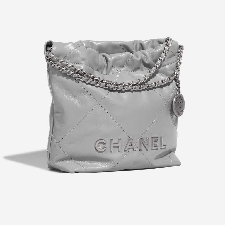 Chanel 22 Mini GrisClair Side Front | Vendre votre sac de créateur sur Saclab.com