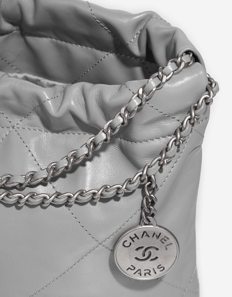 Chanel 22 Mini GrisClair Système de fermeture | Vendez votre sac de créateur sur Saclab.com